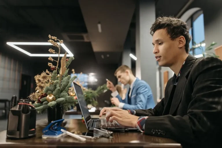 How Holiday Date Explainers Drive Search Traffic